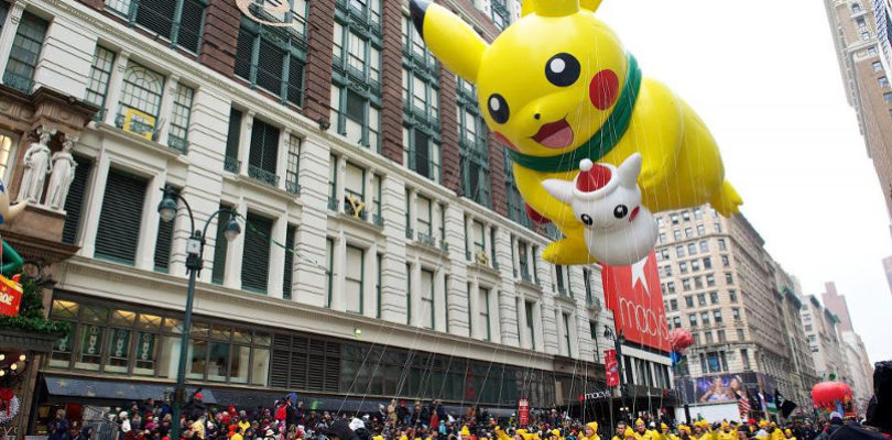 Un pallone volante di Pikachu appare alla parata di Macy’s per la Festa del Ringraziamento!