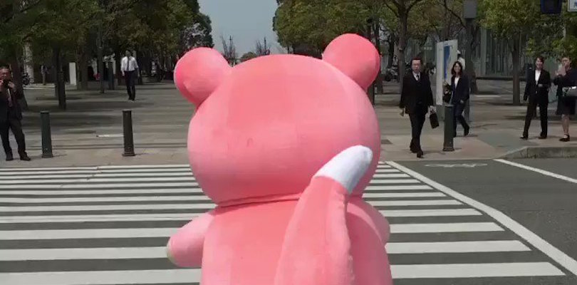 Uno Slowpoke velocissimo si aggira per le strade giapponesi