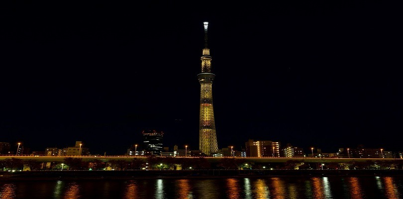 Il Tokyo Skytree si illumina per celebrare la nuova serie animata