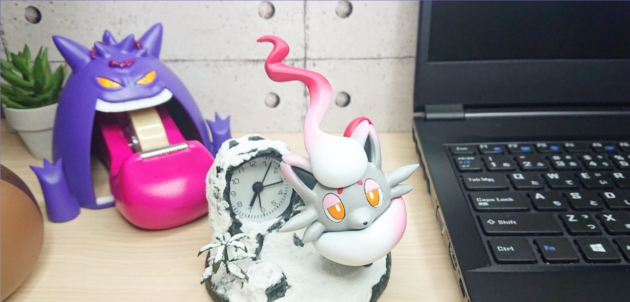 Un artista ha realizzato un orologio da tavolo di Zorua di Hisui