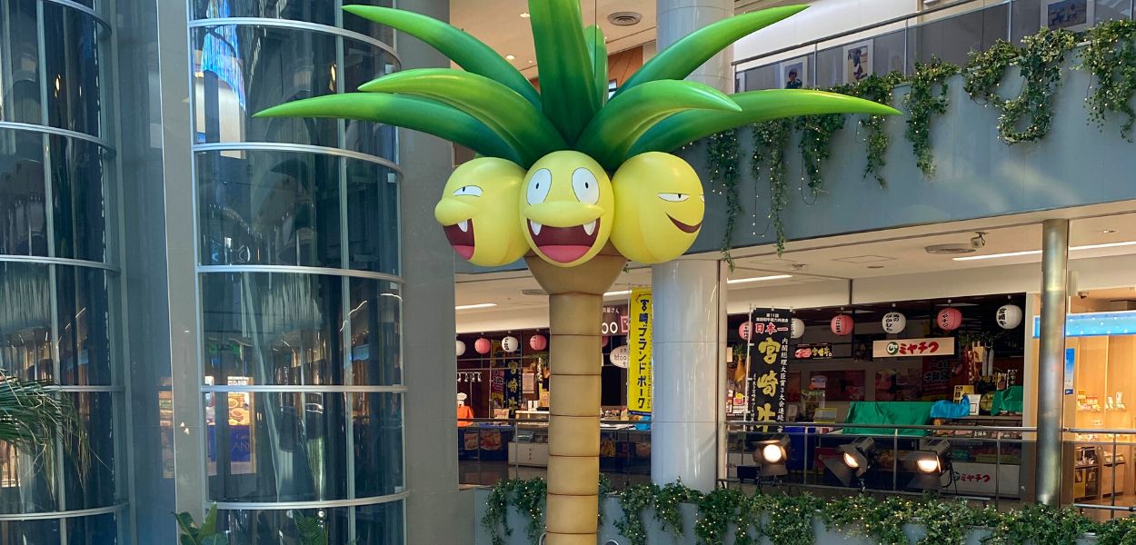 Un gigantesco Exeggutor di Alola è stato posizionato in un aeroporto giapponese