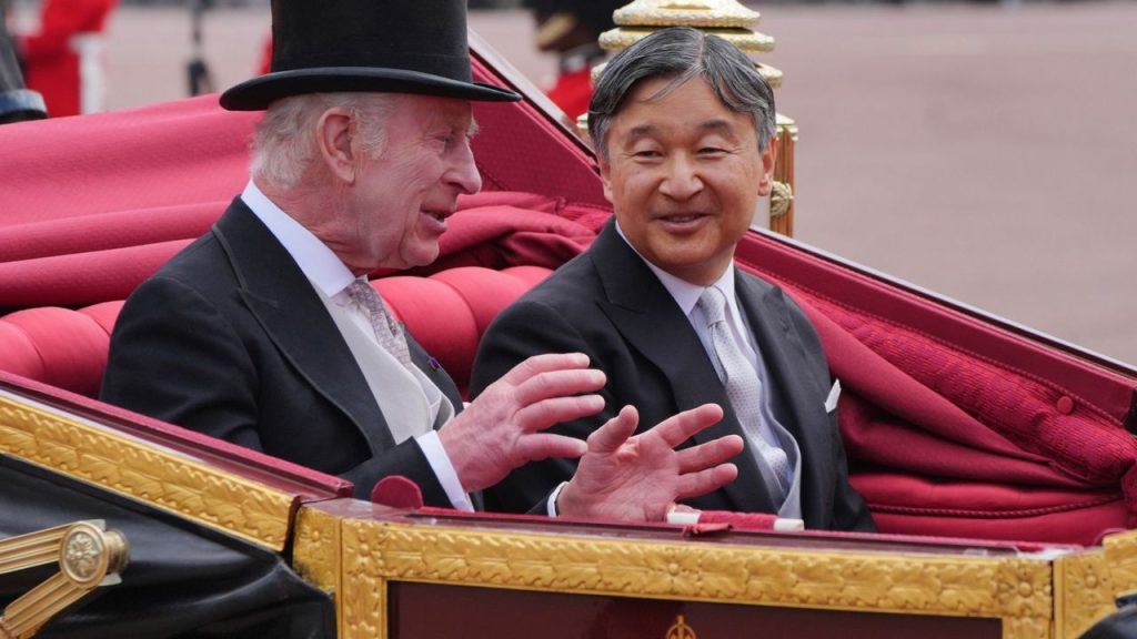 Re Carlo con l'imperatore giapponese Naruhito